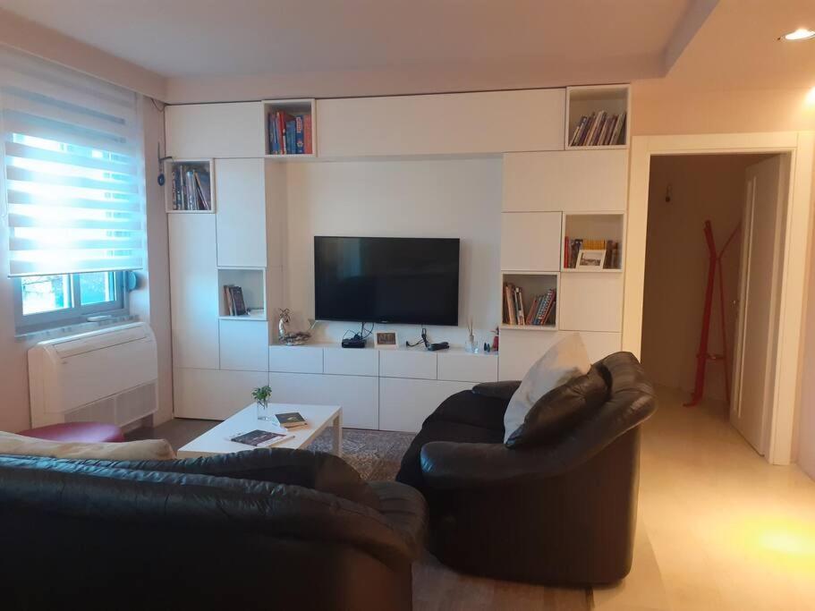 Lake View Apartment Τίρανα Εξωτερικό φωτογραφία