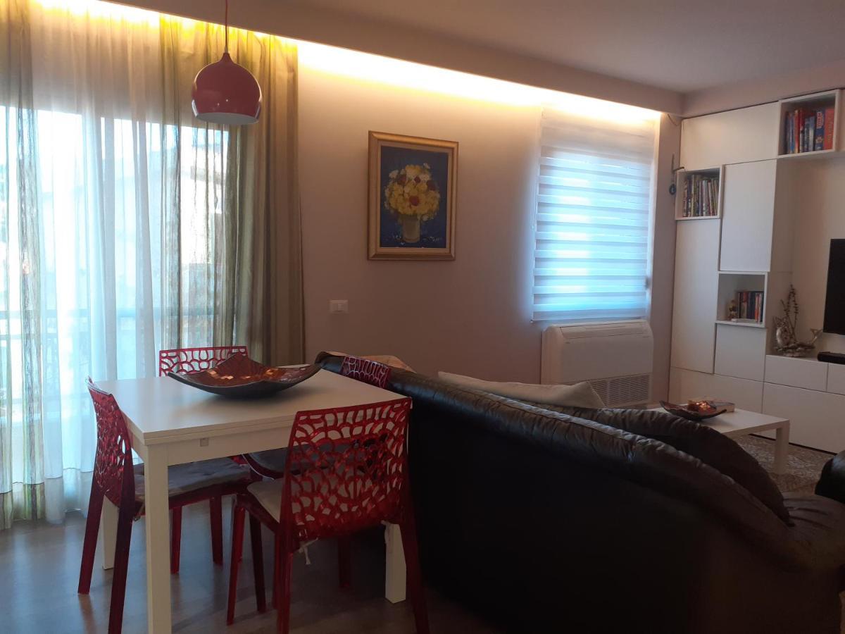 Lake View Apartment Τίρανα Εξωτερικό φωτογραφία